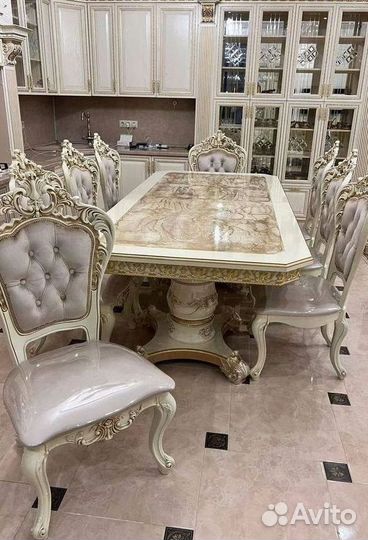 Стол кухонный и стулья