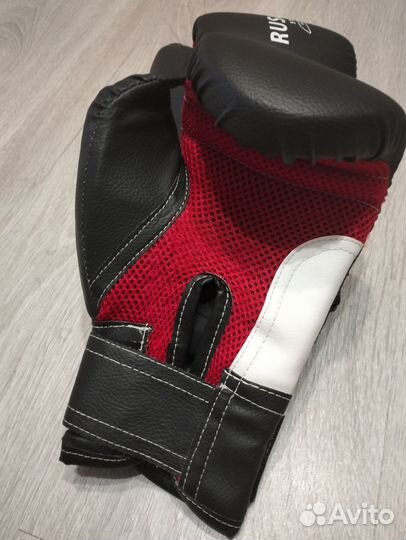 Боксерские перчатки 10 oz