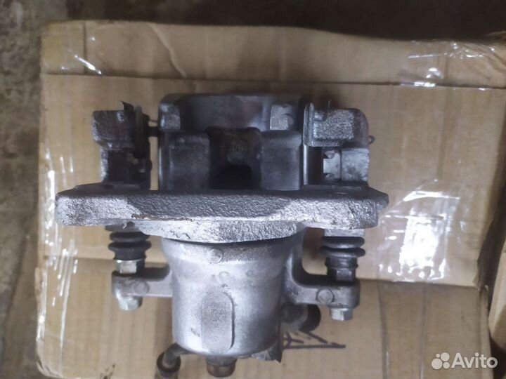 Суппорт задний правый Тойота Рав 4 кузов са 40