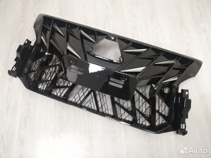 Решетка радиатора Mitsubishi Pajero Sport 2019+