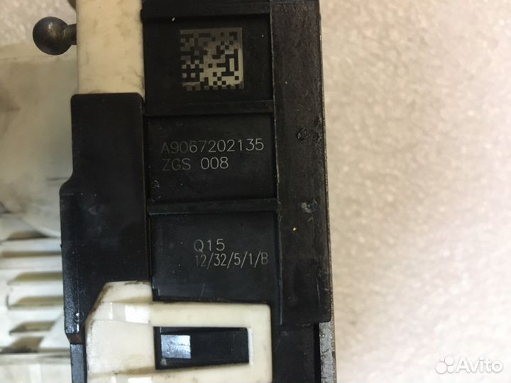 Замок двери передней левой Mercedes Benz Sprinter