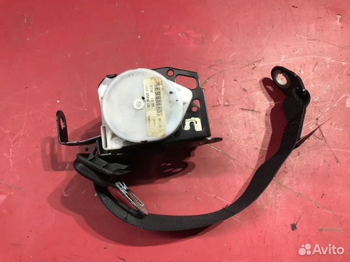 Ремень безопасности задний левый Toyota Avensis