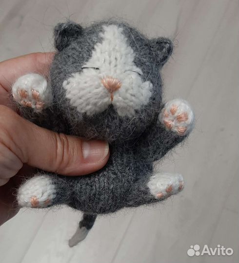 Вязаный котенок