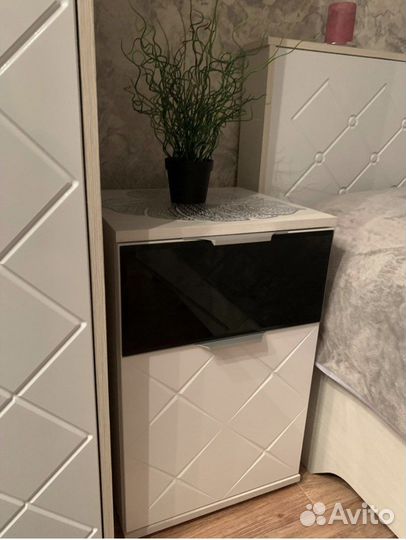 Тумба прикроватная