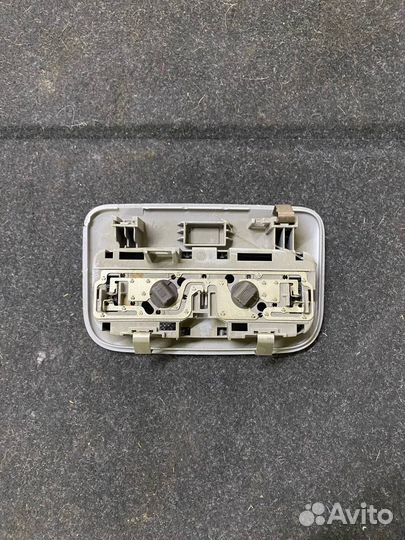 Плафон освещения toyota yaris