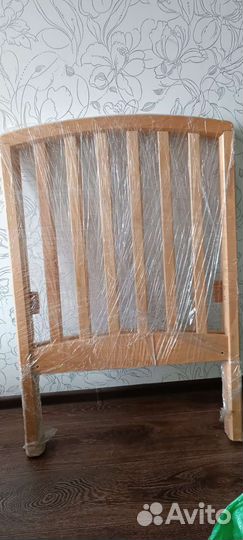 Детская кроватка с продольным маятником