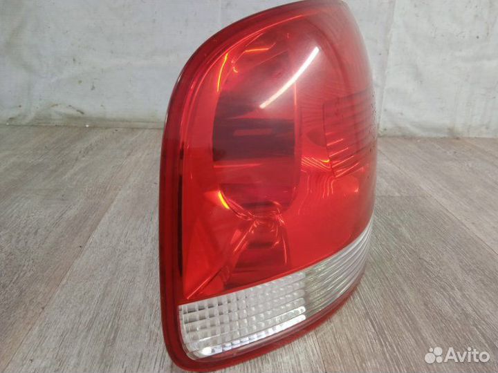 Фонарь задний левый Volkswagen Touareg 7LA 2006
