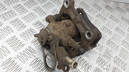 Суппорт тормозной задний правый ford kuga 1 (BUK09