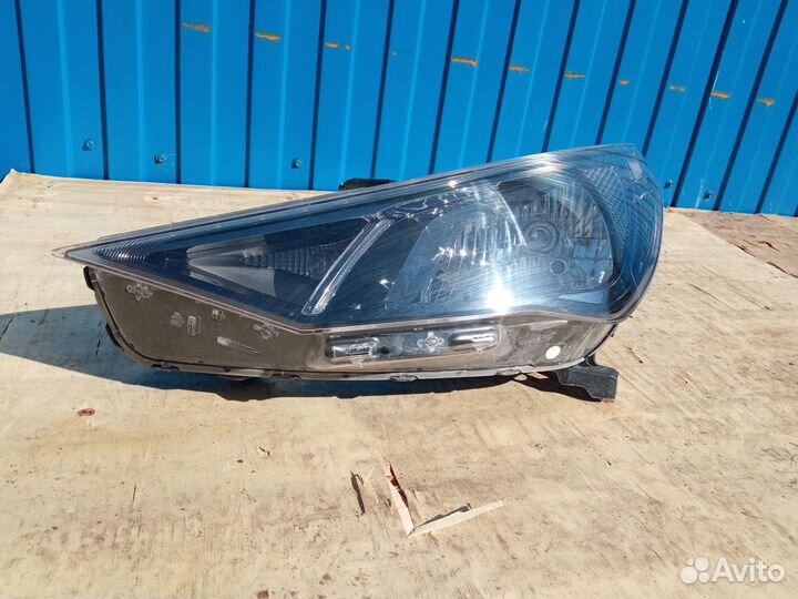 Фара левая Hyundai Solaris 2
