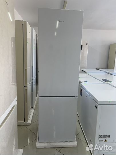 Холодильник indesit 4200 W белый