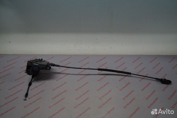 Nissan 82500-AV600 Замок задний правый