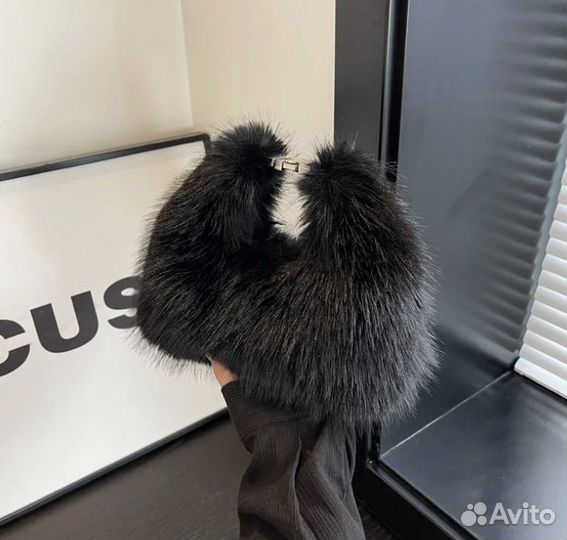 Меховая сумочка