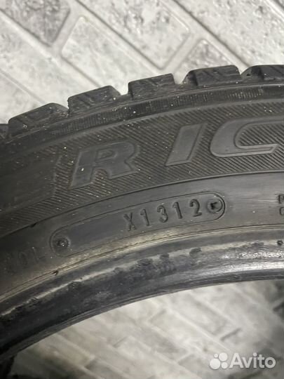 Dunlop SP Winter Ice 01 235/45 R17