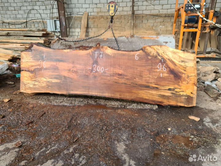 Слэб дерева и спилы