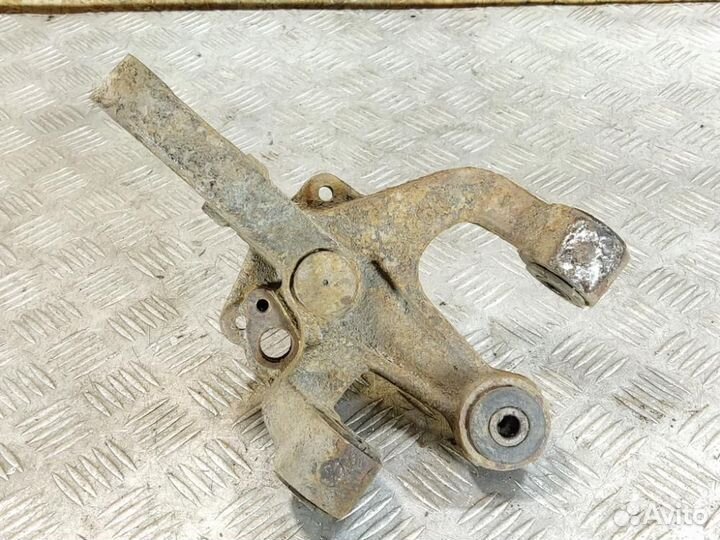 Кулак задний правый Suzuki Liana 2001-2007