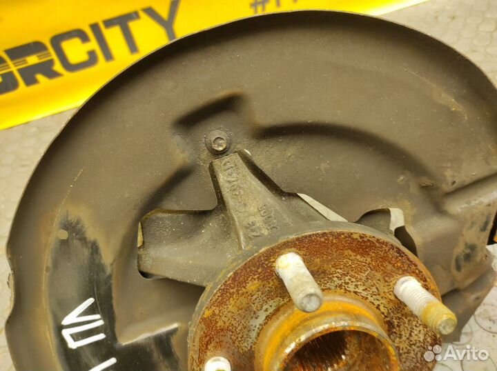 Кулак поворотный передний левый Ford Kuga CBV hyda