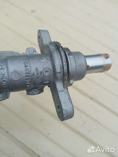 Главный тормозный цилиндр infiniti g35 v36 VQ35HR