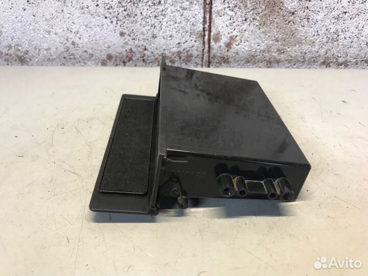 Бардачок центральный Mitsubishi Eterna 2.0 6A12