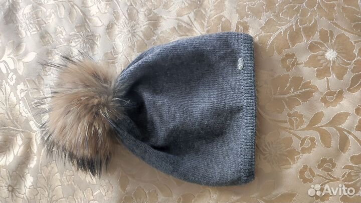 Шапка с натуральным помпоном