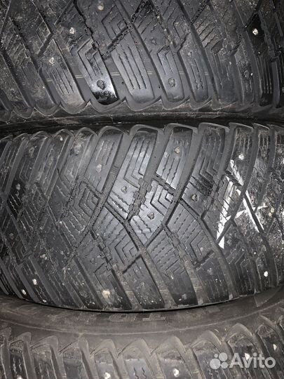 Goodyear UltraGrip 215/60 R16 99T