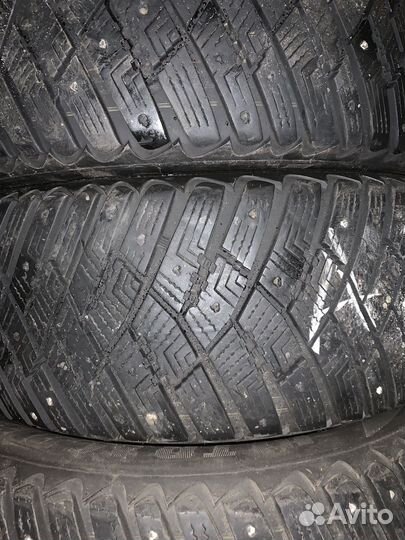 Goodyear UltraGrip 215/60 R16 99T