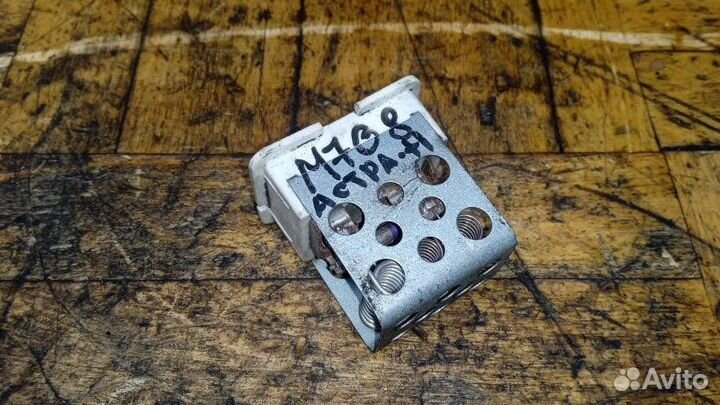 Резистор отопителя Opel Astra H 1.8 2010