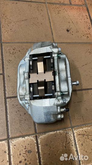 Передние тормоза Toyota Land Cruiser 300