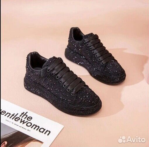 Кроссовки со стразами