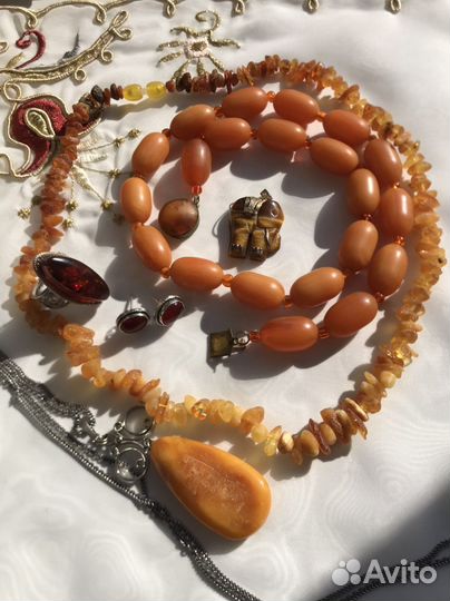 Янтарь, бакелит СССР Прибалтика