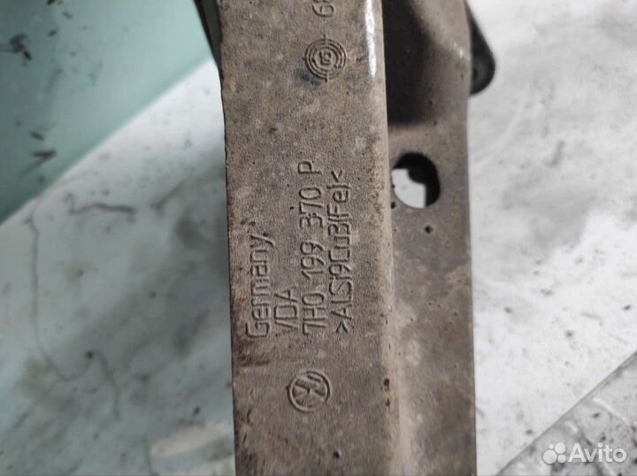 Кронштейн двигателя Volkswagen t5 7H0 199 370 L