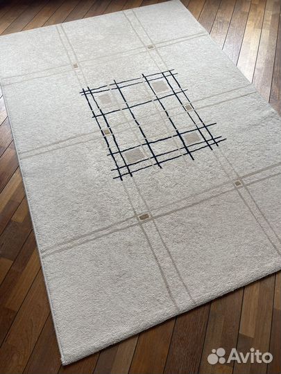 Ковер бежевый