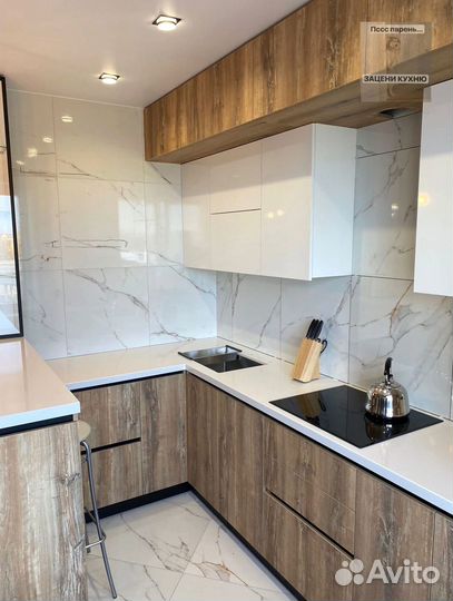 Прямая в потолок кухня на заказ