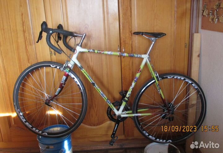Спортивный шоссейный велосипед
