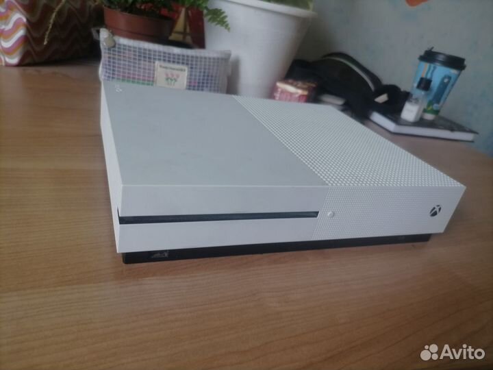 Xbox one s 1tb 100+игр, gamepass