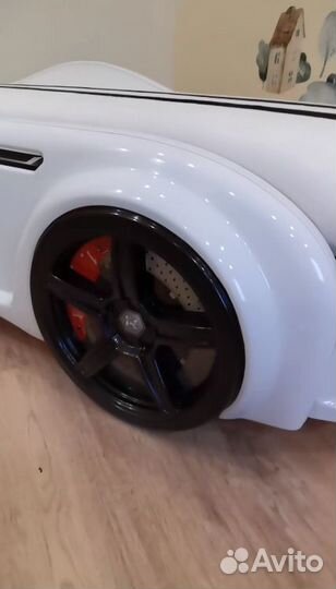 Кровать машина с фарами и матрасом в комплекте