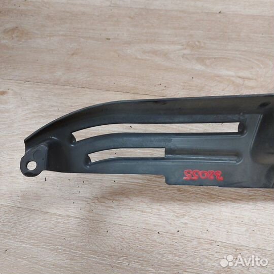 Кожух замка капота Mitsubishi Outlander Xl