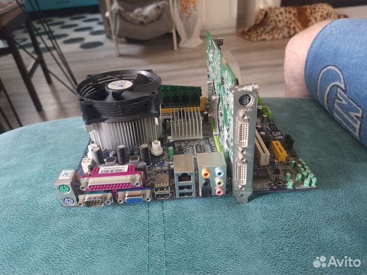 Материнская плата с процессором и памятью