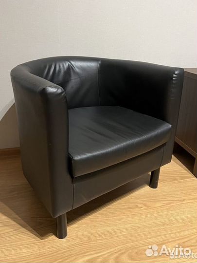 Офисное кожаное кресло