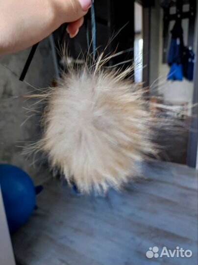Воротник и помпоны из мех енота