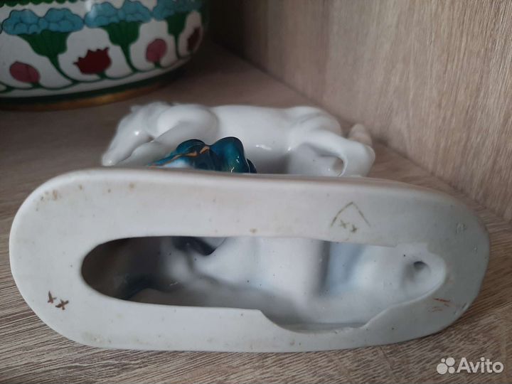 Статуэтка фарфор старая Гжель