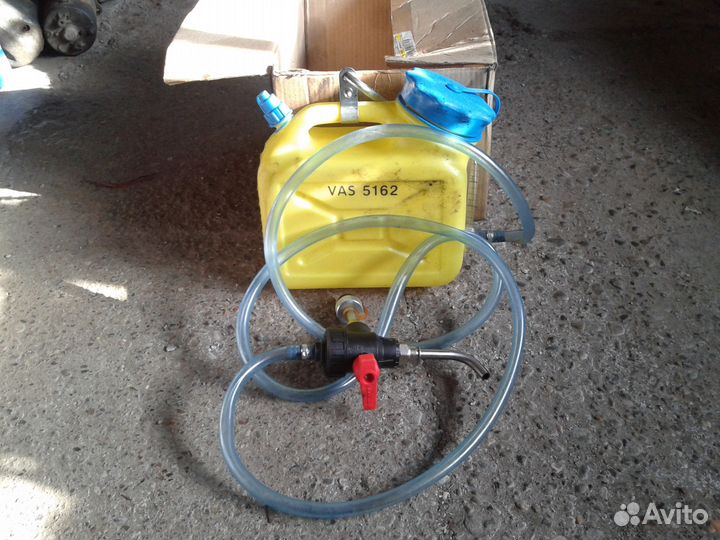 Оригинальная канистра для замены масла в АКПП VW