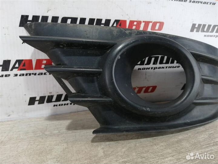 Решетка противотуманной фары левая Ситроен С4