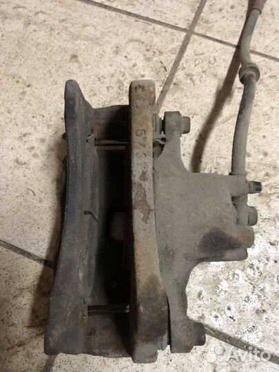 Суппорт тормозной mitsubishi outlander 3