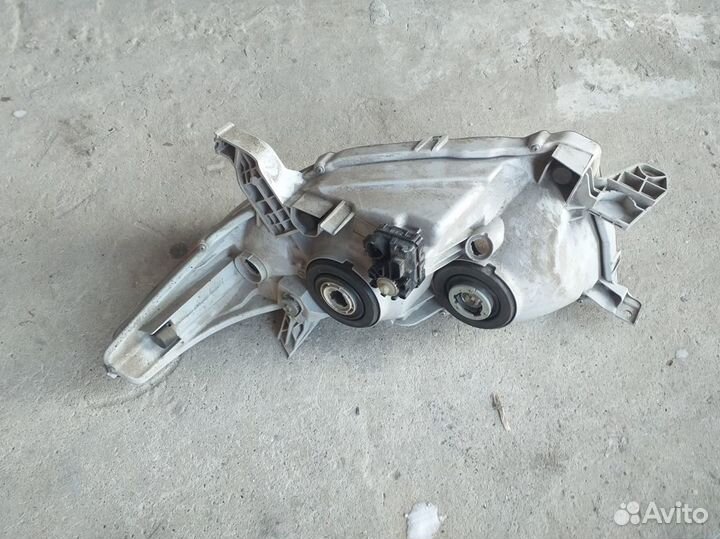 Фара правая Toyota Highlander 2 2011 год