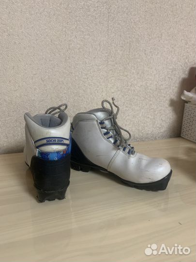 Продам лыжные ботинки