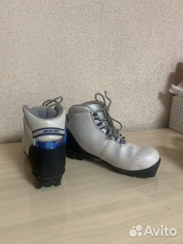 Продам лыжные ботинки