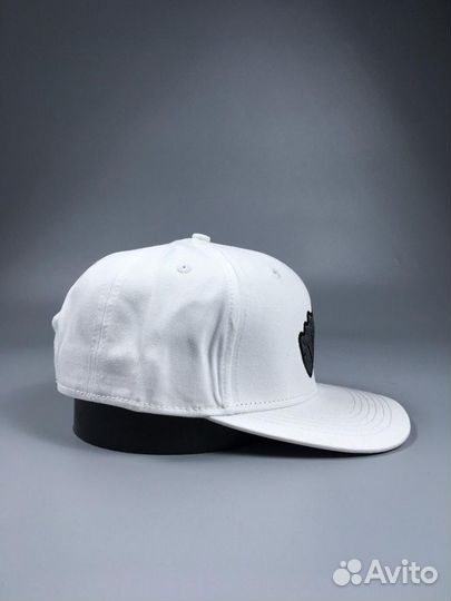Кепка бейсболка белая с кулаком
