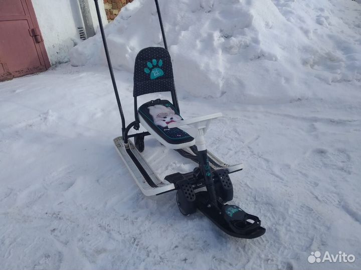 Детский снегокат с ручкой и колесами