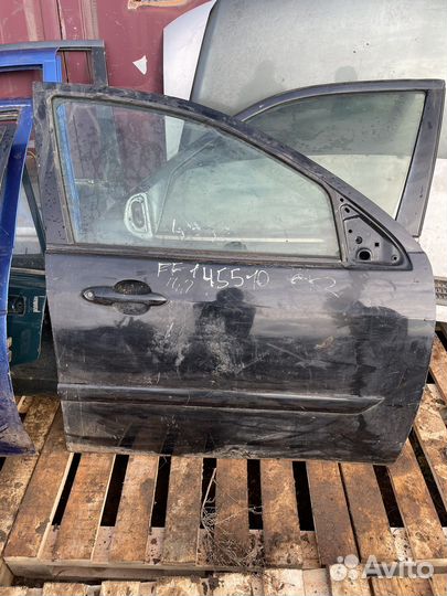 Передняя правая дверь Ford Focus 1