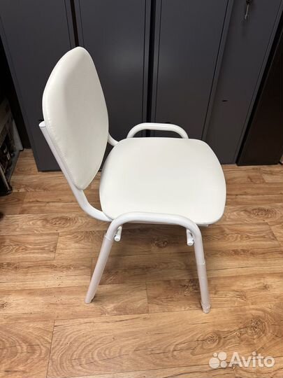 Стул белый медицинский